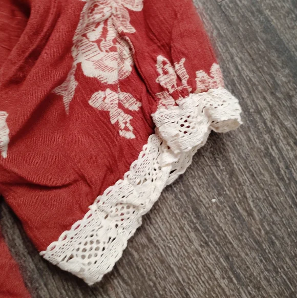 Cameo Floral Blouse in Red and Cream - Picture 2 of 7